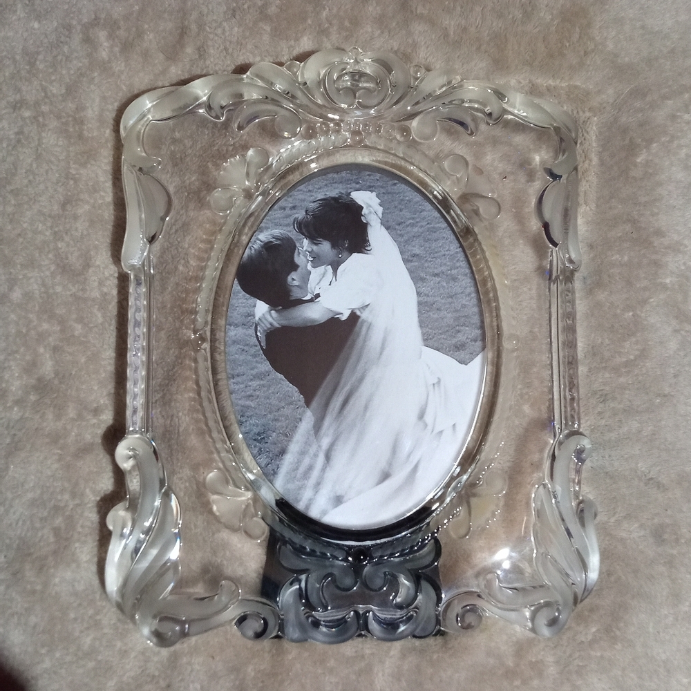 Mikasa Clear Ornate Glass Picture Frame